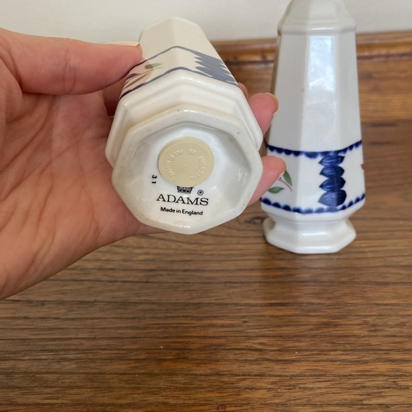 Vintage ADAMS China "Lancaster" Porcelain Salt & Pepper Shaker Set England - Picture 3 of 4